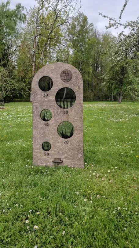 Skylė sienoje – lauko žaidimo nuoma Šiauliuose
